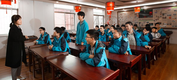 凤县 分类教学，因材施教，采取“一类一方案、一人一目标”的教学方法