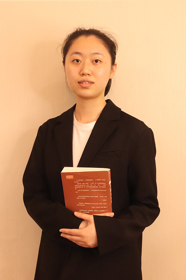 凤县梁艺 本科学历，优秀班主任