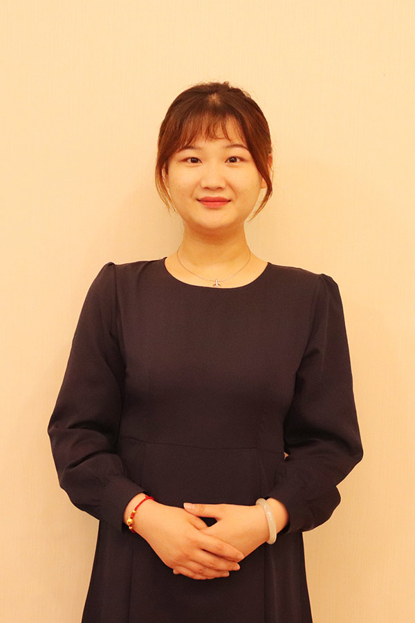 凤县文哲 本科学历，优秀班主任